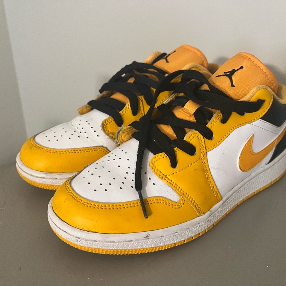 Jordan Yellow and Black Sneakers Classic Design